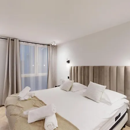 Thebluestay 191 - Spacious Luxury - 2 *